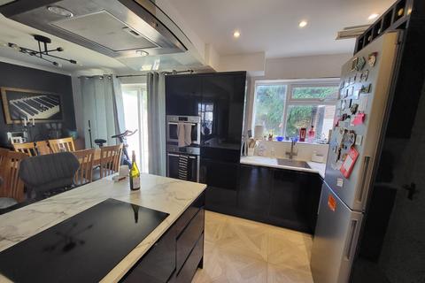 33 Abbots Wood Road, Luton, LU2 0LT