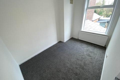 22 Dogford Road, Royton, Oldham, OL2 6UA