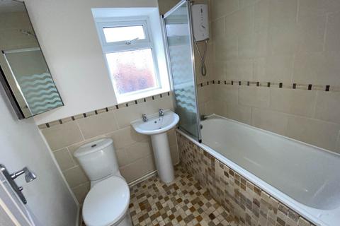 22 Dogford Road, Royton, Oldham, OL2 6UA