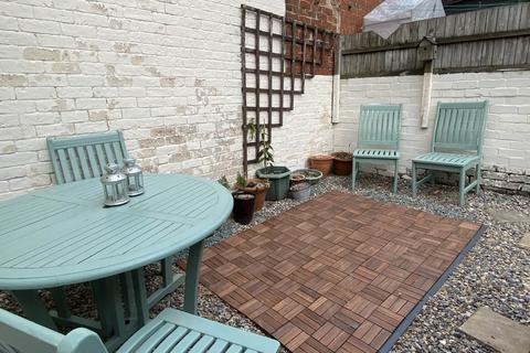 22 Dogford Road, Royton, Oldham, OL2 6UA