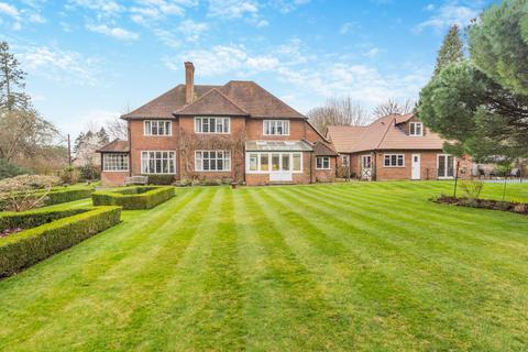 Dryden House Burtons Way, Chalfont St Giles, HP8 4BW