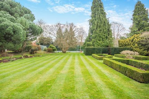 Dryden House Burtons Way, Chalfont St Giles, HP8 4BW