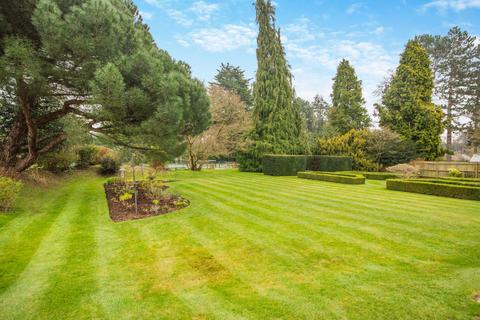 Dryden House Burtons Way, Chalfont St Giles, HP8 4BW