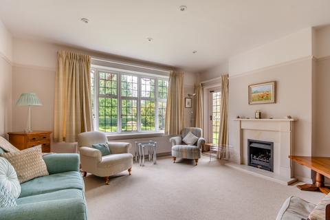 Dryden House Burtons Way, Chalfont St Giles, HP8 4BW