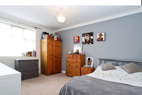 2 bedroom flat for sale, Donnefield Ave, London, Middlesex, HA8 6RJ
