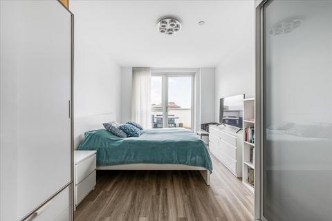 3 bedroom flat to rent - Avenue Road, Acton, W3