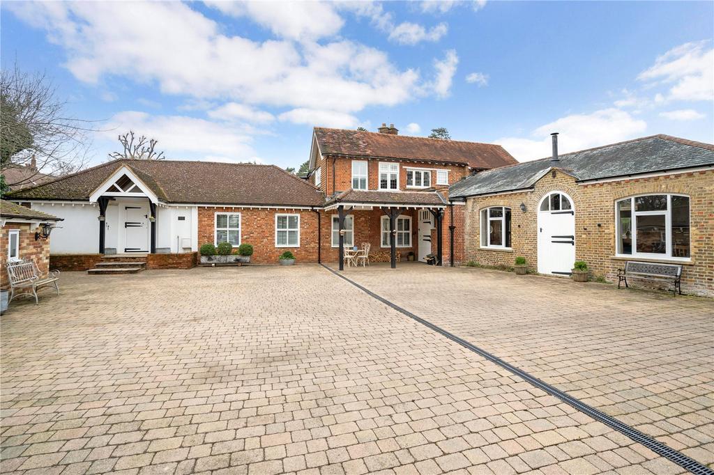 Chalfont Road, Seer Green, Beaconsfield, Buckinghamshire, HP9 6 bed