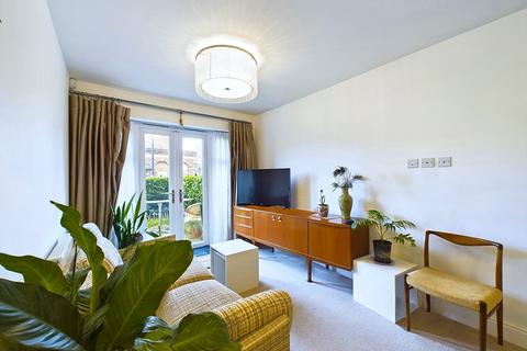 2 bedroom flat for sale, Whitchurch Lane, Edgware, HA8