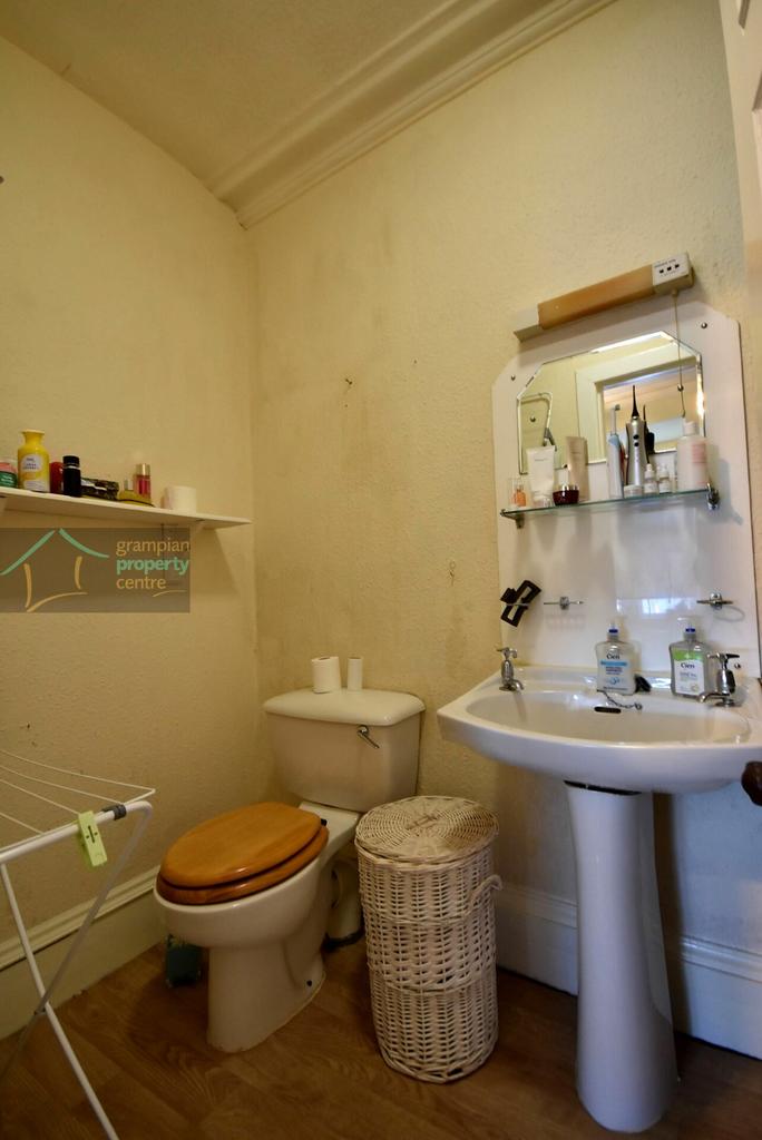 Room 6 en-suite