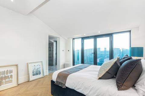 3 bedroom apartment to rent, Kensington Gardens Square London W2