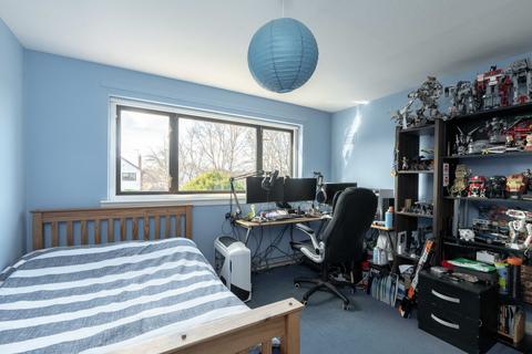 36 Cramond Park, Edinburgh, EH4 6PR