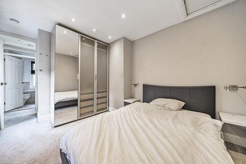 3 bedroom flat for sale, Brook Drive, Kennington