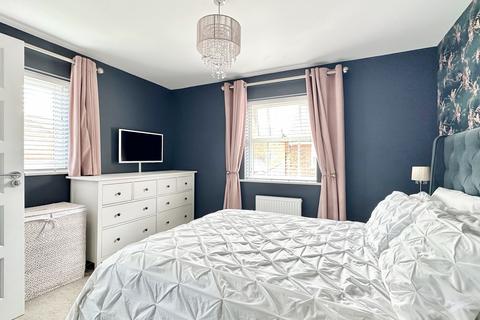 16 Elinor Vale, Castle Hill, Dartford, DA10 1BB