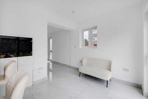 3 bedroom semi-detached house to rent - Marlow Crescent, Twickenham, TW1