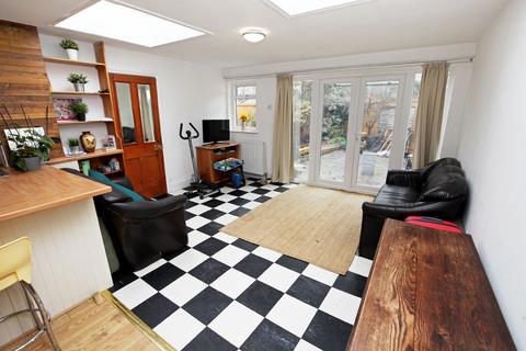 3 bedroom end of terrace house for sale, Clare Road, London E11