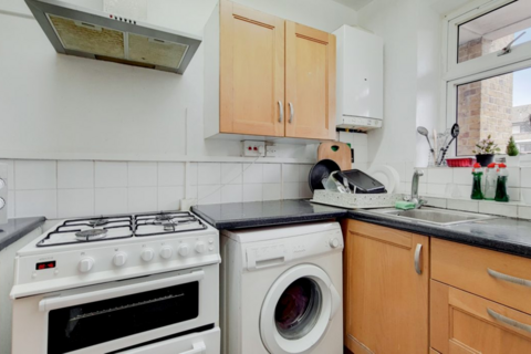 1 bedroom in a flat share to rent, Maitland House, Bishops Way, Bethnal Green, London  E2