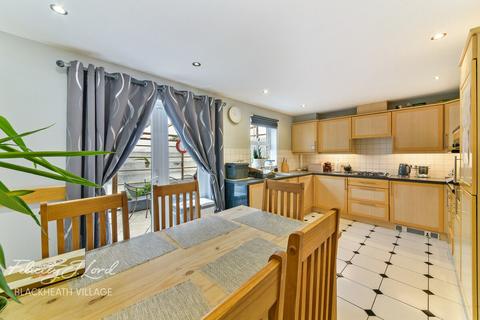 3 bedroom terraced house for sale, Barlow Drive, London, SE18
