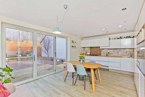 17 Comrie Avenue, Dunbar, EH42 1ZN