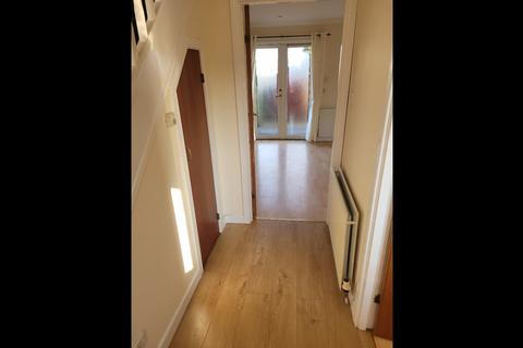 2 bedroom flat to rent, Comely Terrace, Brightons, FK2