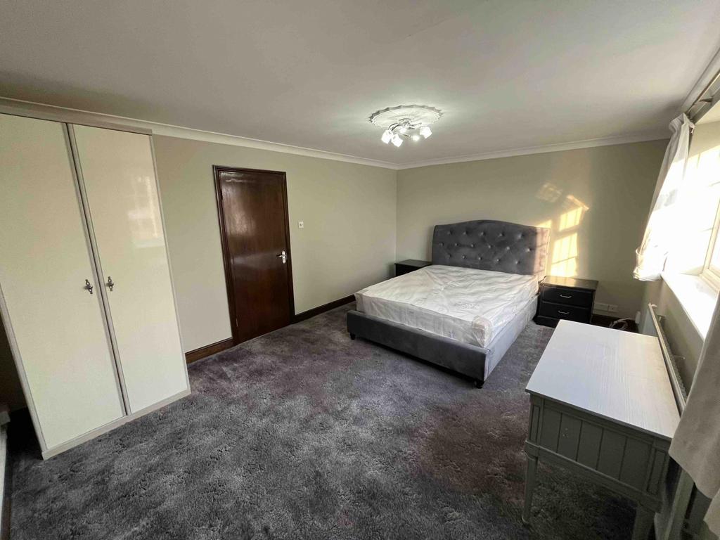 Newly Refurbished Rooms to let in a HMO property