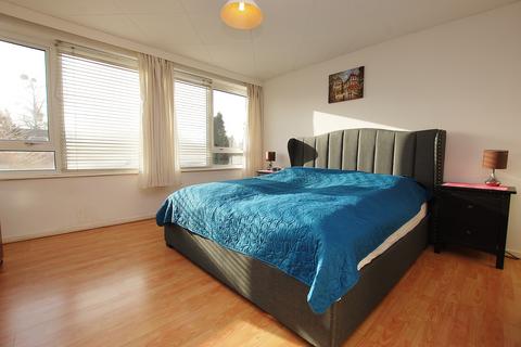 2 bedroom apartment to rent, Eaton Court, Boxgrove Avenue, Guildford, Surrey, GU1