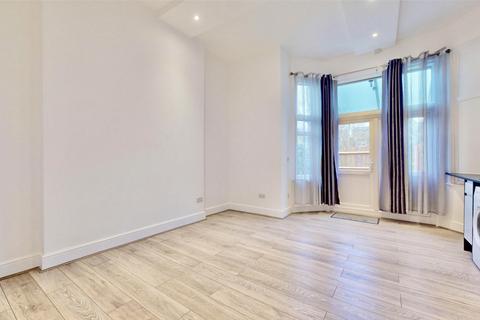 Studio to rent, St. Leonards Road, Ealing, W13