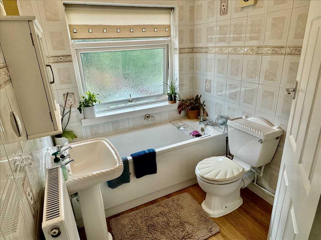 Tiled BATHROOM