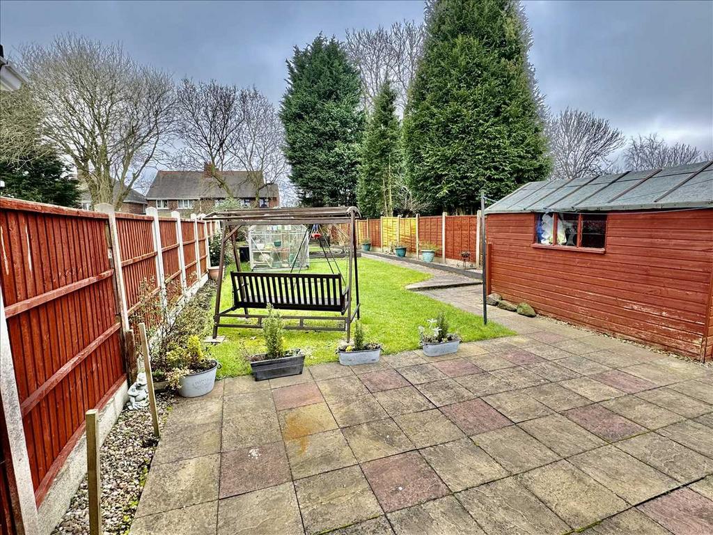 Generous REAR GARDEN