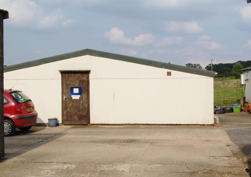 Dunmow Industrial unit to rent £600 pcm (£138 pw)