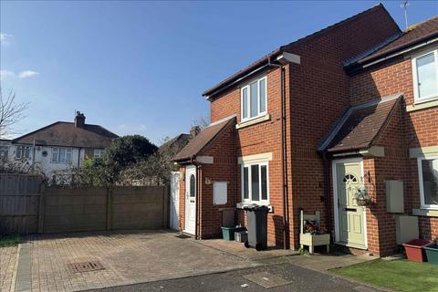 21 Charleston Close, Feltham, TW13 7LJ