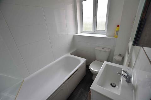 21 Charleston Close, Feltham, TW13 7LJ