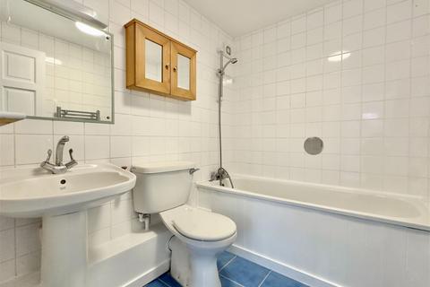 20 Fernleigh Gardens, Wadebridge, PL27 7JL