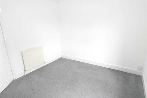 2 bedroom apartment to rent, Markham Road, Charminster, Bournemouth