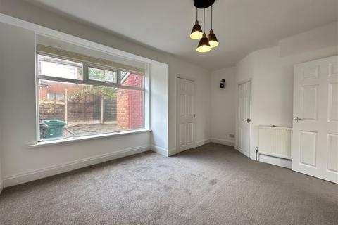 3 bedroom semi-detached house to rent, Fowler Avenue, Manchester, M18 8TT