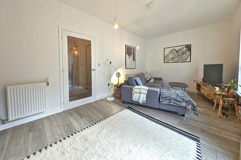 2 bedroom semi-detached house for sale - Park Spring Grove, Norfolk Park, S2 3QU