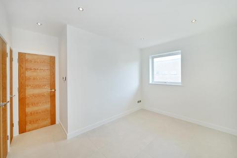 3 bedroom flat to rent, Lamb Court Narrow Street E14