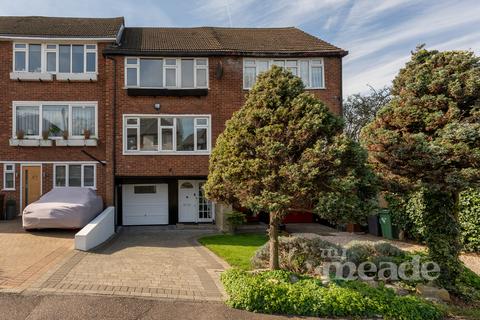 3 bedroom townhouse for sale, Mount Echo Avenue, Chingford, E4