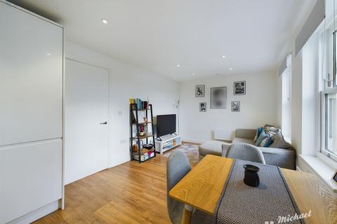 2 bedroom flat for sale, Stamford House, Oxford Road, Aylesbury, Buckinghamshire