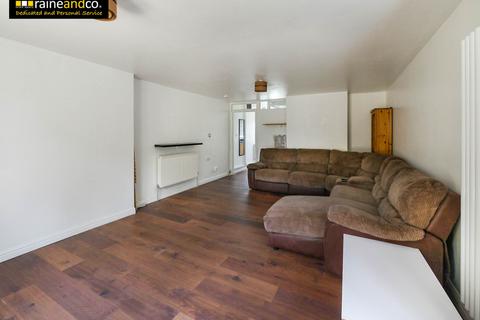 3 bedroom terraced house for sale, Garden Avenue, Hatfield
