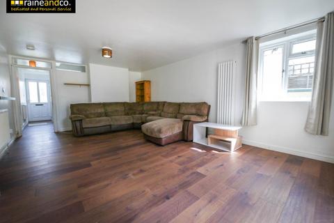 3 bedroom terraced house for sale, Garden Avenue, Hatfield