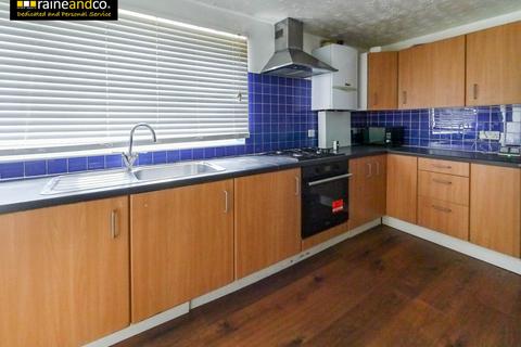 3 bedroom terraced house for sale, Garden Avenue, Hatfield