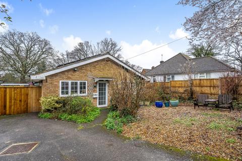 3 bedroom bungalow for sale - Oak Hill, Wood Street Village, Guildford, Surrey, GU3