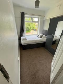 3 bedroom apartment to rent - Lower Park Road, Manchester M14