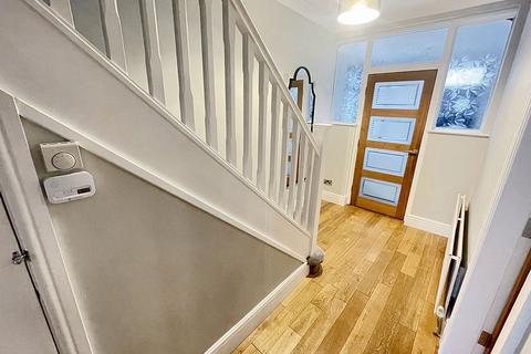 3 bedroom semi-detached house for sale - Rydal Gardens, Mortimer, South Shields, Tyne and Wear, NE34 0EB