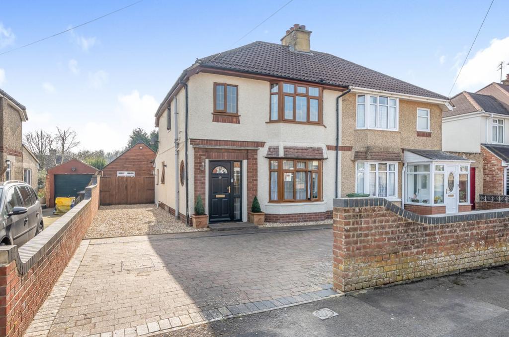 Tismeads Crescent, Swindon SN1 3 bed semidetached house for sale £