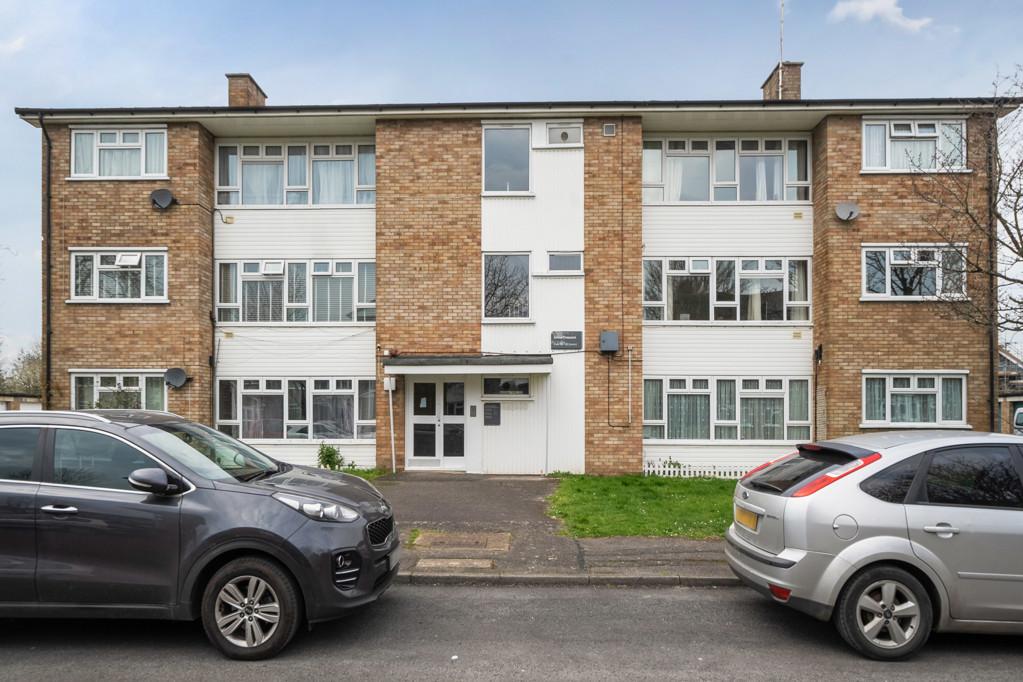 Grove Crescent, Croxley Green... 2 bed apartment £290,000