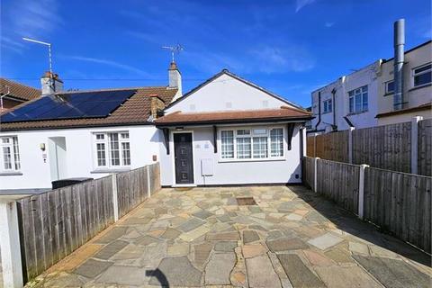 2 bedroom semi-detached bungalow for sale, Flemming Crescent, Leigh on sea, Leigh on sea,