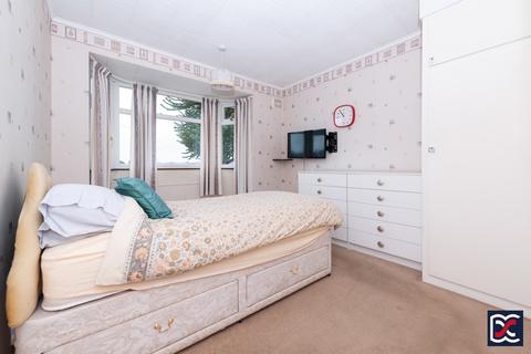 44 Bishops Drive, Northampton, NN2 6QP