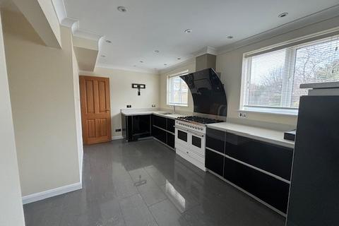 4 bedroom house to rent, Yewstock Crescent West, Chippenham SN15