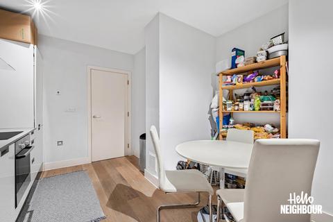 3 bedroom apartment to rent, Theatro Tower, London, SE8